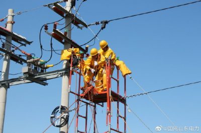 對10千伏南弘線進行帶電更換電壓互感器作業(yè)