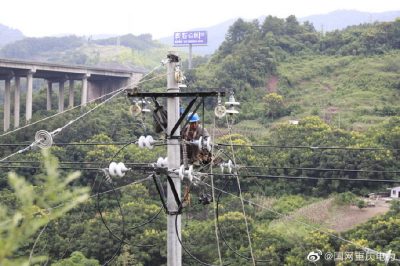 國網(wǎng)重慶綦南供電公司優(yōu)化配電網(wǎng)，助力小康路