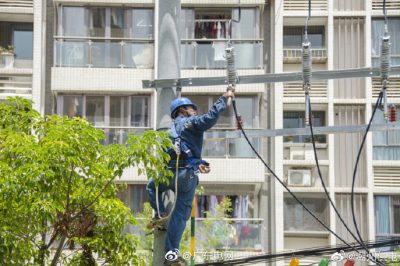全面整改殘舊老化低壓線路17.59公里，增加用電容量5150千伏安