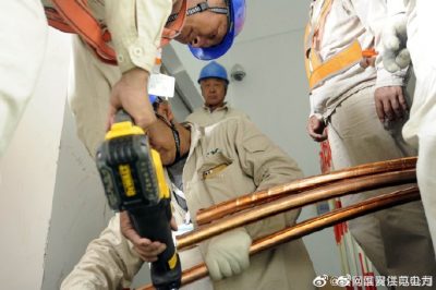 新上的10千伏2號(hào)電容器并開(kāi)關(guān)進(jìn)行電纜切割