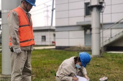 來(lái)到500千伏三汊灣變進(jìn)行全站避雷器帶電測(cè)試