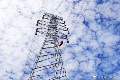 在110千伏上林送出工程D18、D19號段進(jìn)行附件安裝