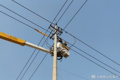 在10千伏餐具線4號桿處帶負荷更換智能化線路開關(guān)一臺
