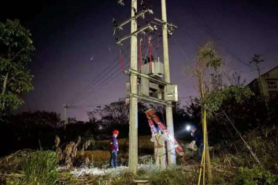 供電所組織人員上門查勘，搶修