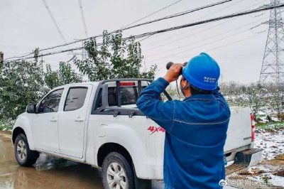 可能造成輸電線路覆冰舞動(dòng)倒塔、斷線、設(shè)備污閃等事故