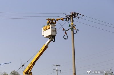 在10千伏解家線高速支線進(jìn)行帶電加裝開(kāi)關(guān)工作