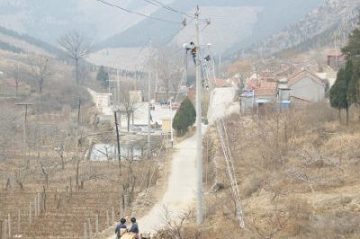 新增200千伏安變壓器1臺，新立15米電桿19基
