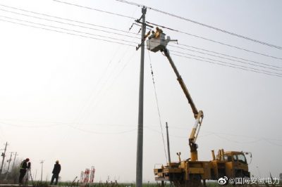 35千伏龍王廟變10千伏蘆西112線路，帶電安裝跌落式熔斷器