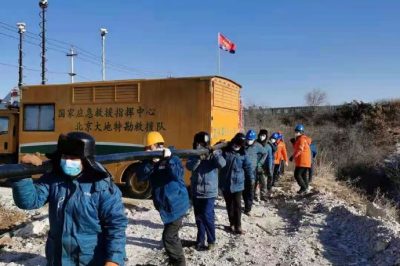 對鉆孔上方10千伏線路進(jìn)行切改，敷設(shè)300米電纜
