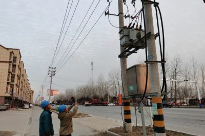 對配電變壓器、柱上開關等線路設備進行特巡、測溫