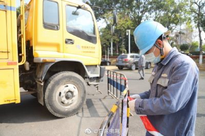 南方電網(wǎng)廣東東莞供電局的保電人員全程護航，助力“兩會”順利召開