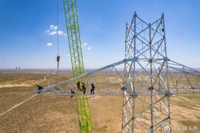 140.4米！西北最高電力鐵塔組立完畢
